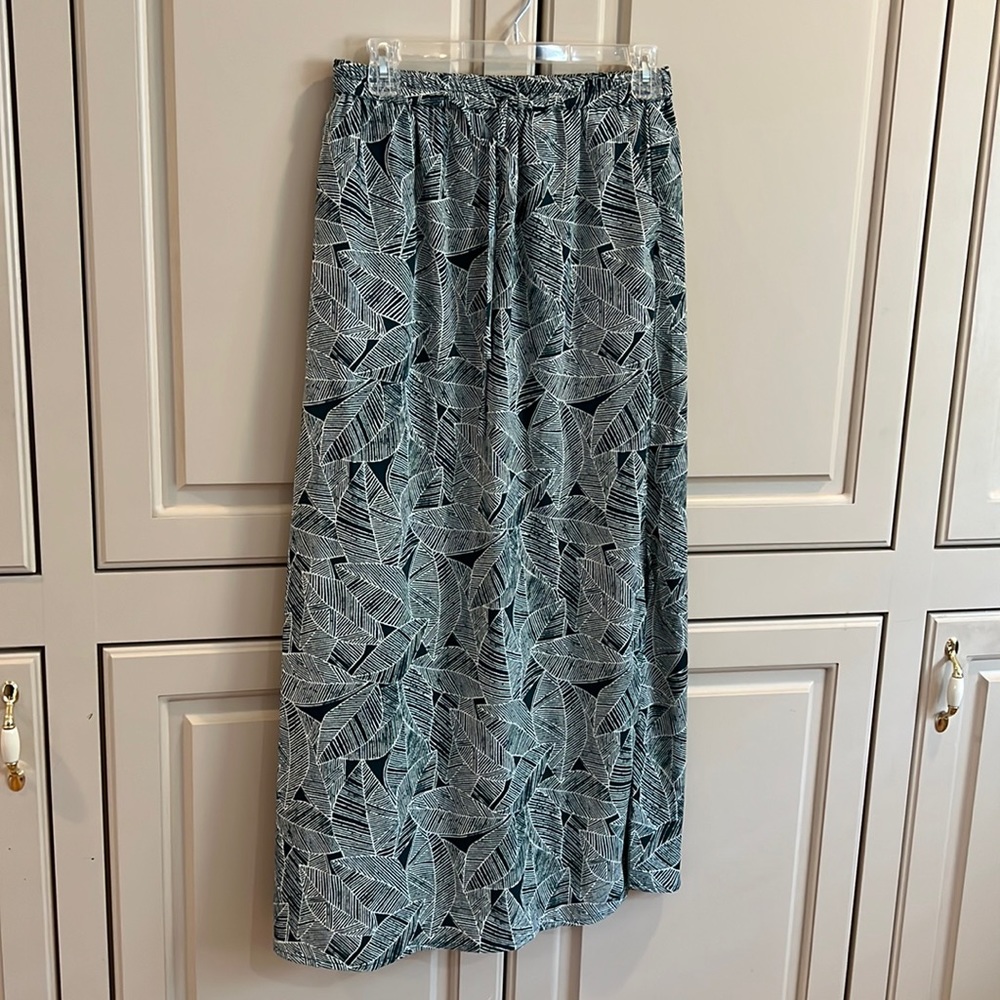Skies are blue long skirt size SP
